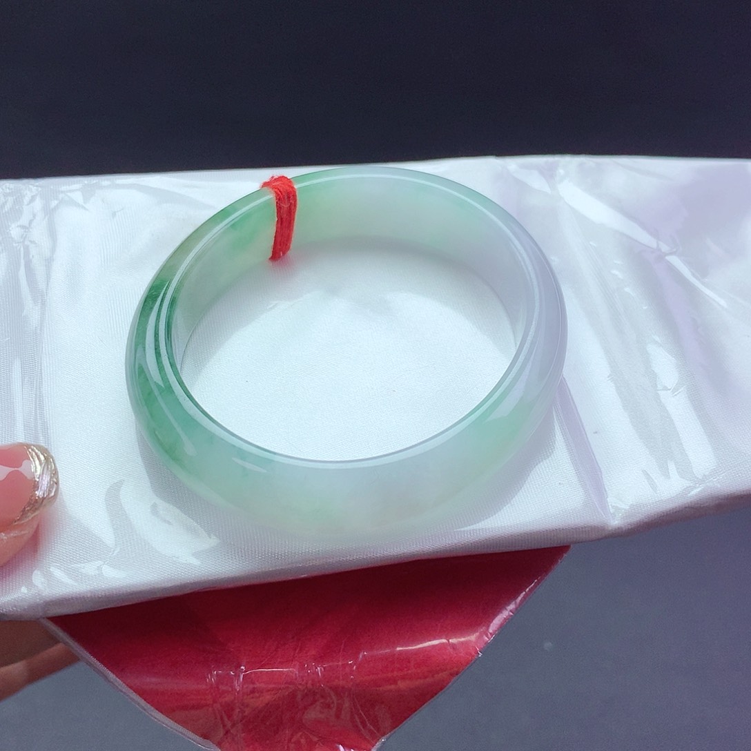 【闪购商品】翡翠手镯未镶嵌贵妃a 101653