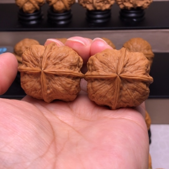 文玩核桃把件战斧四楞21