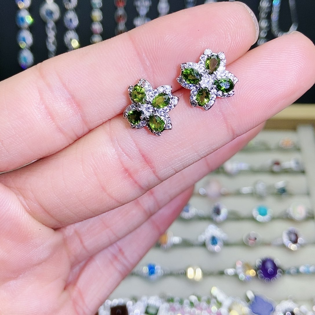 【闪购商品】未镶嵌透辉石耳钉