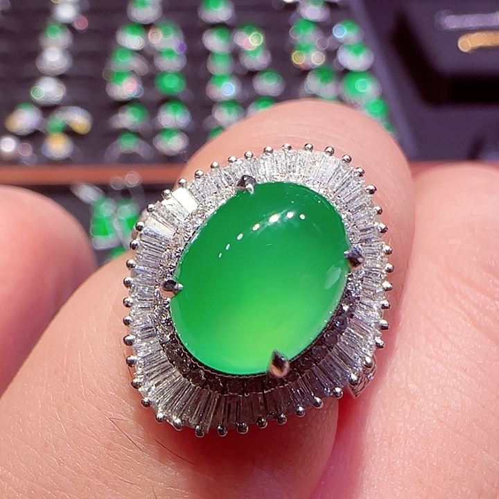 翡翠戒指18K金镶嵌戒指