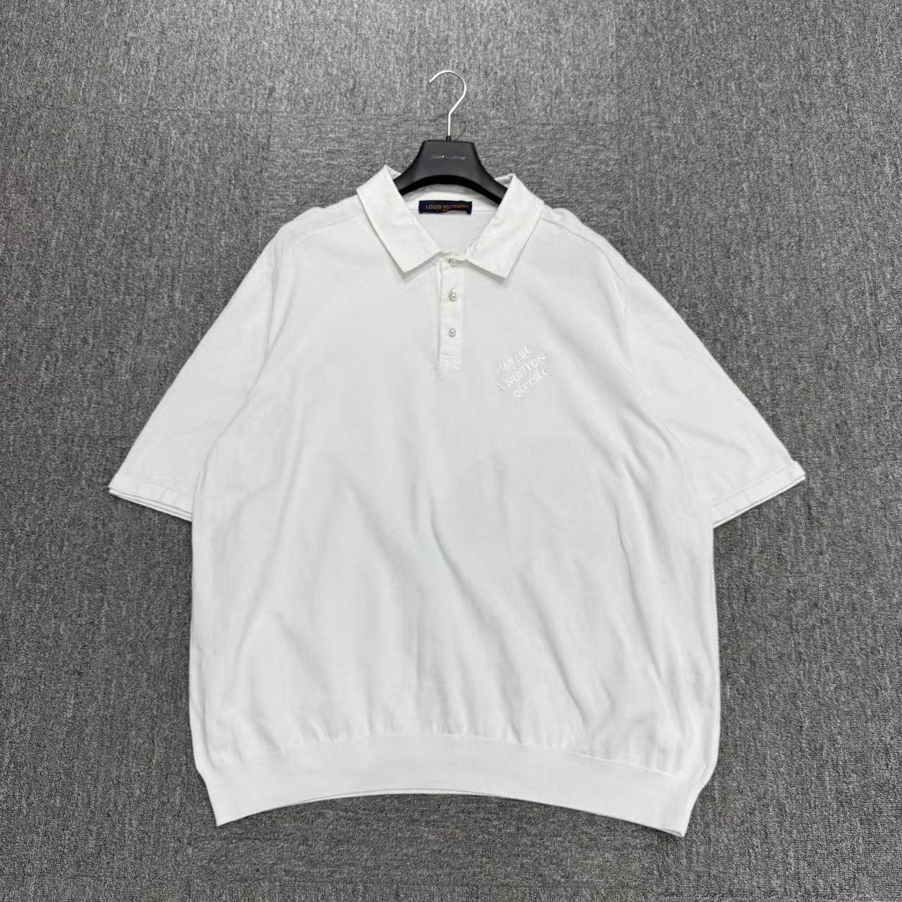 99新 LouisVuitton/路易威登 刺绣字母polo衫/5L码/编码17566 