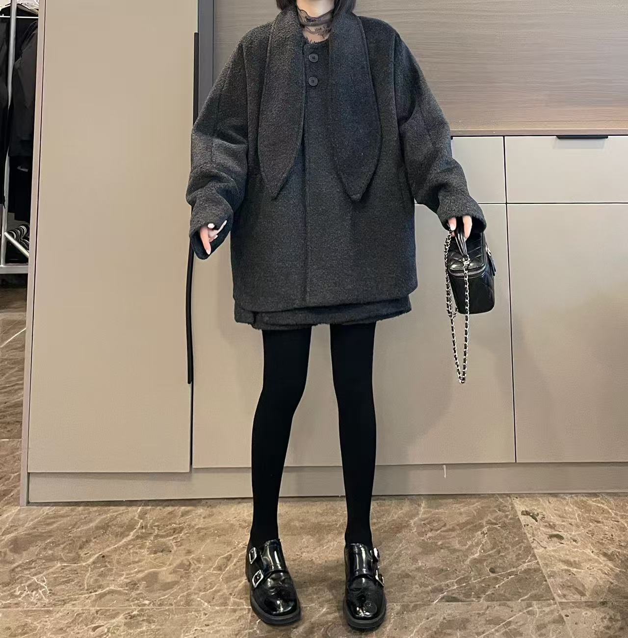 米可/MK-3366YF【围巾夹棉呢子外套+裤裙套装】时尚冬季新款套装