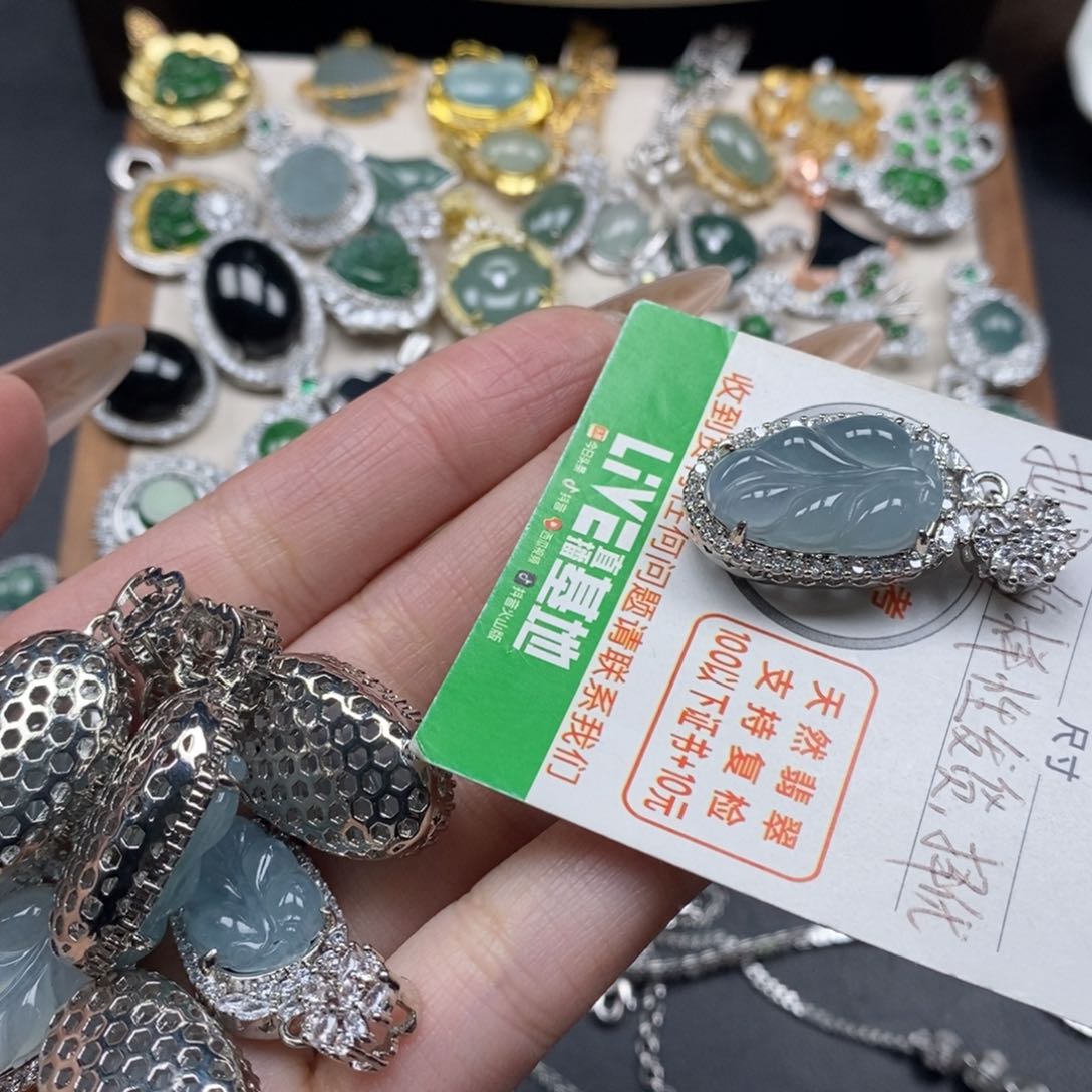 翡翠颈饰未镶嵌翡翠