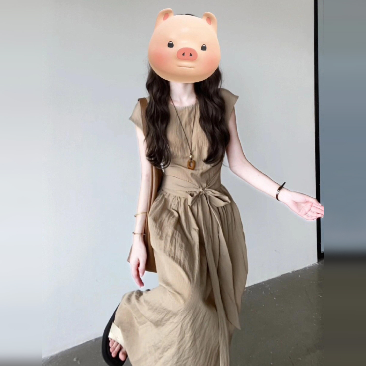 法式海边度假卡其色半袖连衣裙夏季2025新款巨好看5455