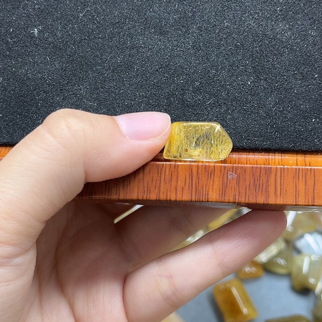 摸***酪银S925镶嵌颈饰水晶