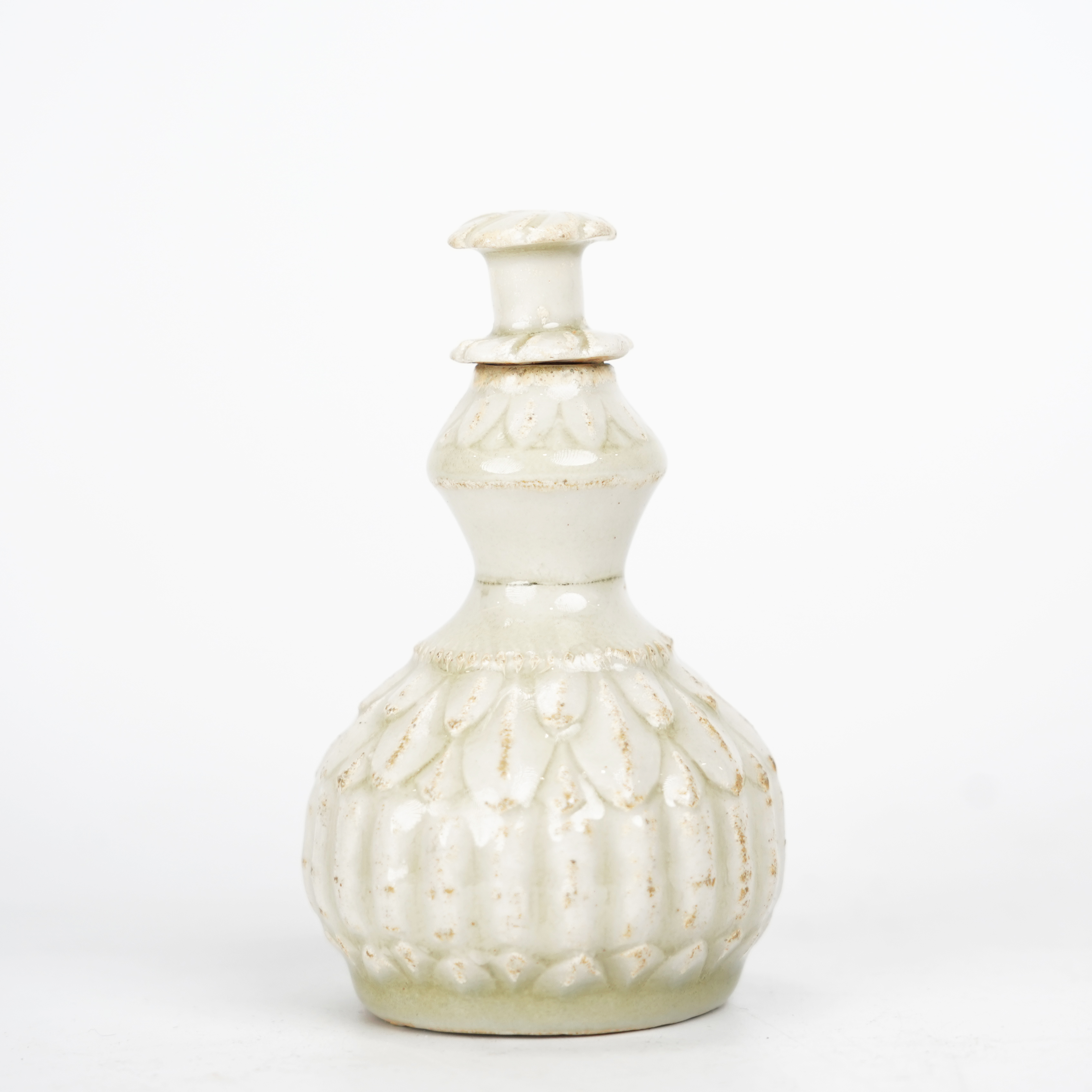 LOT027 明 青釉莲瓣纹砚滴