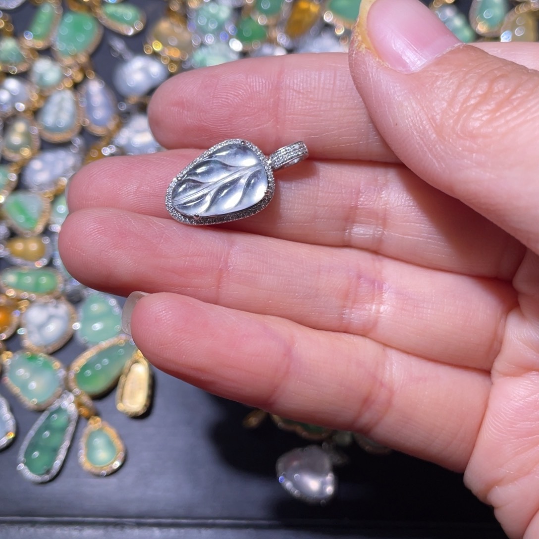 翡翠颈饰18K金镶嵌L**y天然