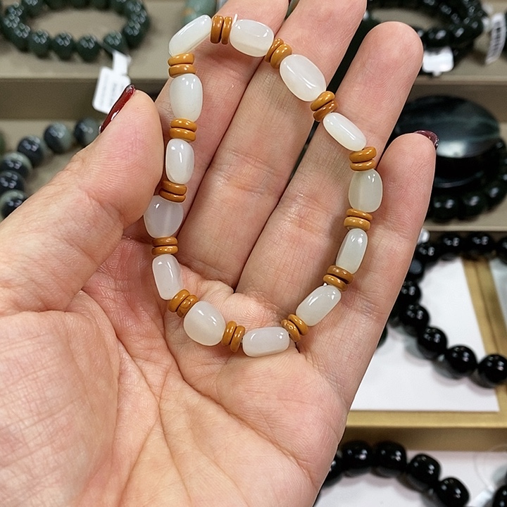 和田玉颈饰未镶嵌