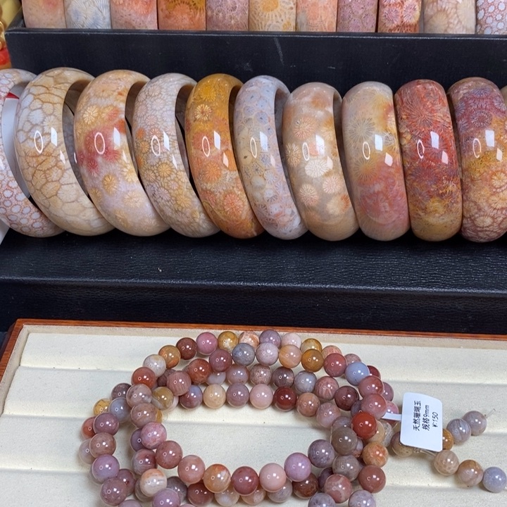 硅化玉吊坠未镶嵌当***袭