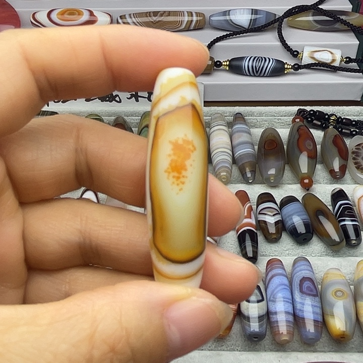 阿***佛查罗石未镶嵌颈饰