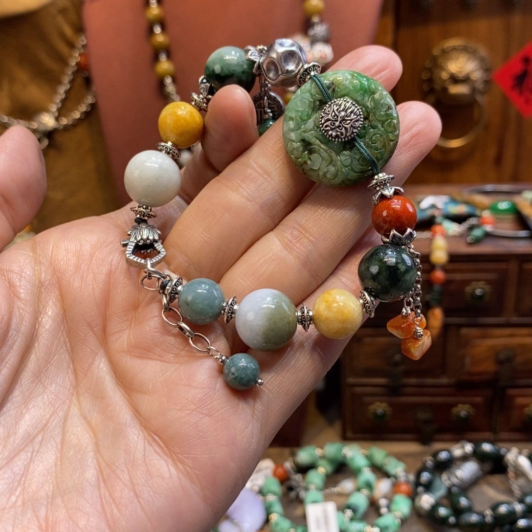 翡翠吊坠(赠链)未镶嵌