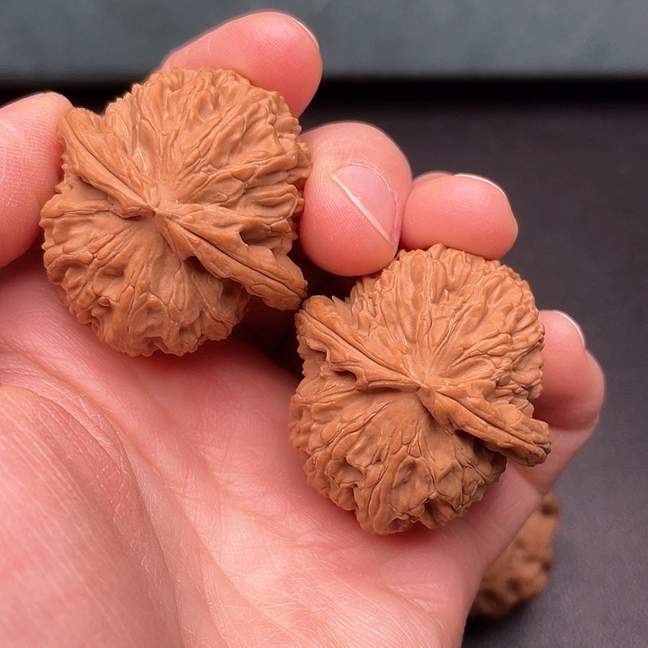 文玩核桃吊坠白狮子全品39尺