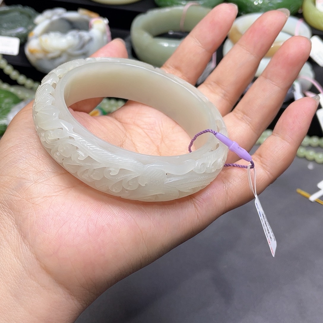 和田玉未镶嵌手镯64圈口92