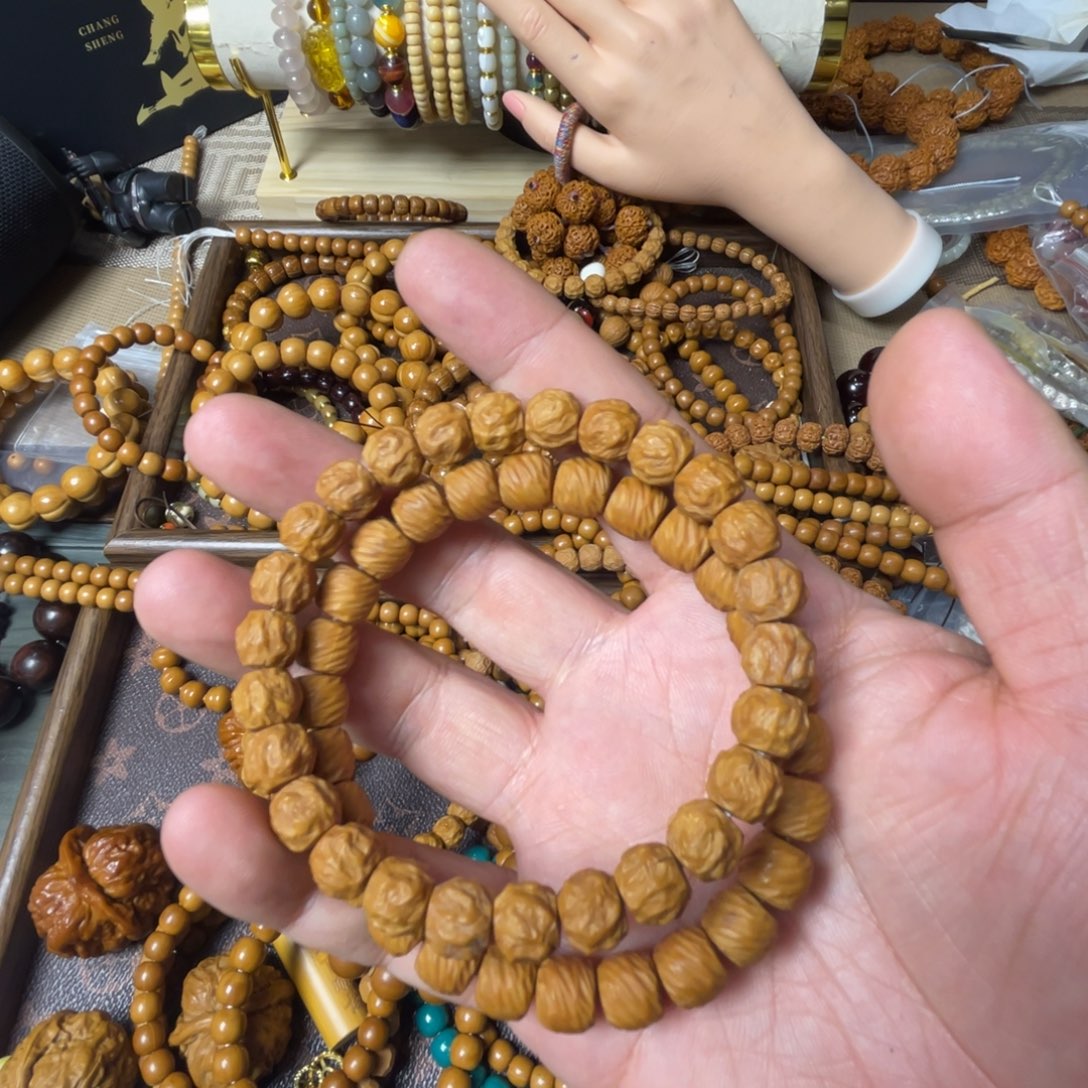 王***玮吊坠龙脊菩提Houtou 