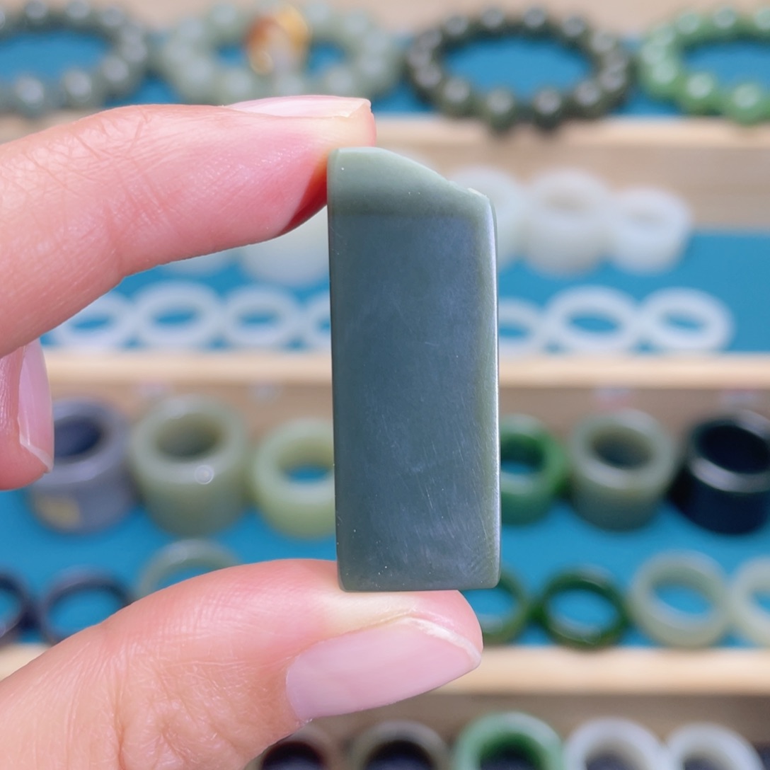 和田玉吊坠未镶嵌