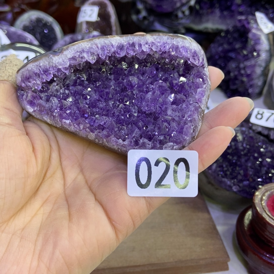 紫晶未镶嵌大型摆件（非配饰）