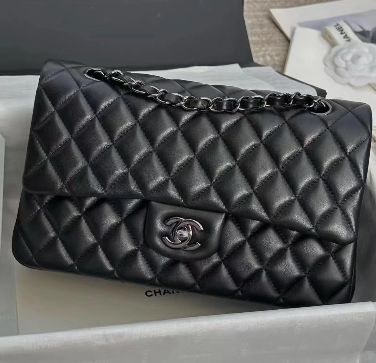 95新 Chanel/香奈儿 黑银中号羊皮cf包 11开 18855146