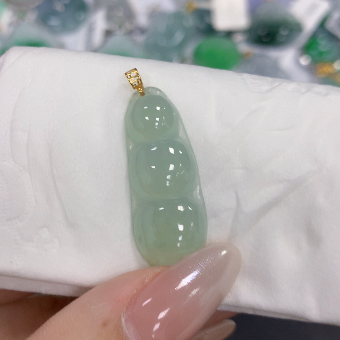 颈饰18K金镶嵌翡翠