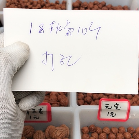 桃核吊坠枣****店龙纹桃核的搭配