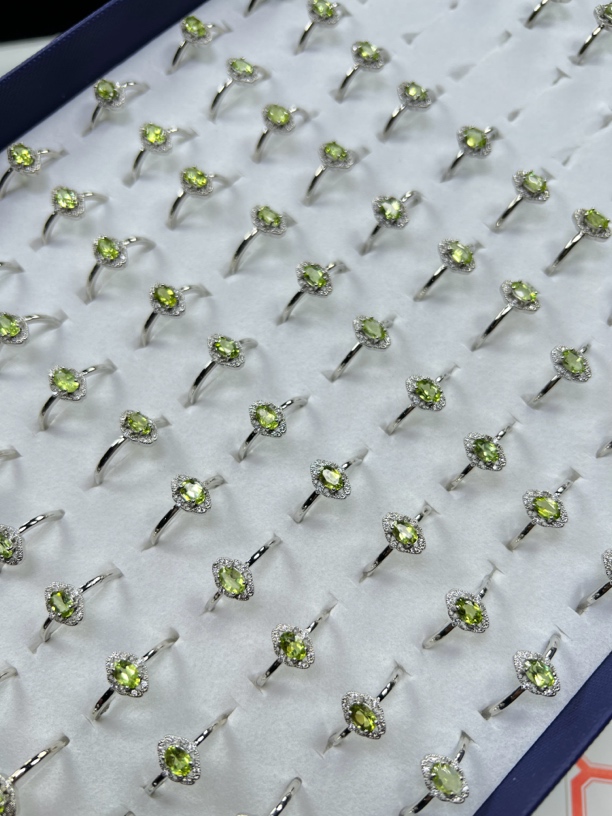 橄榄石戒指随机发一个Z42