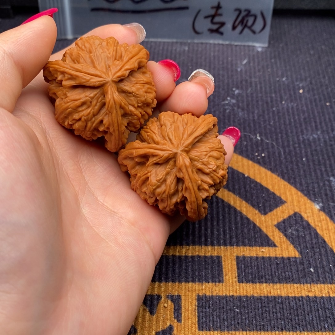阿****文玩核桃把件白狮子