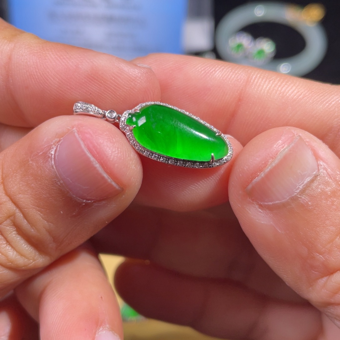 翡翠颈饰18K金镶嵌翡翠