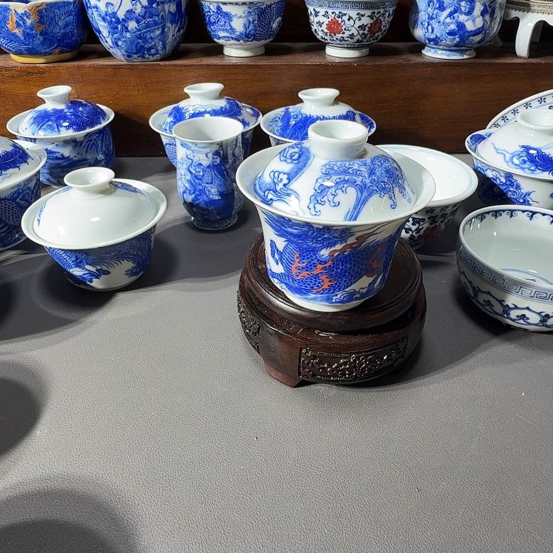 吕***布泥塑盖碗手工手绘