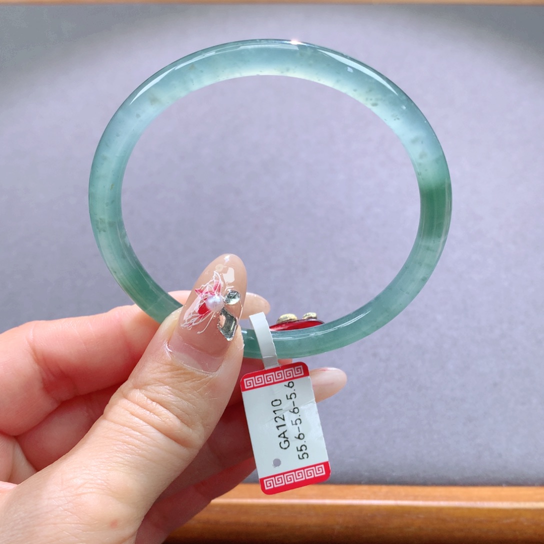 翡翠手镯未镶嵌天然翡翠手镯叮当镯