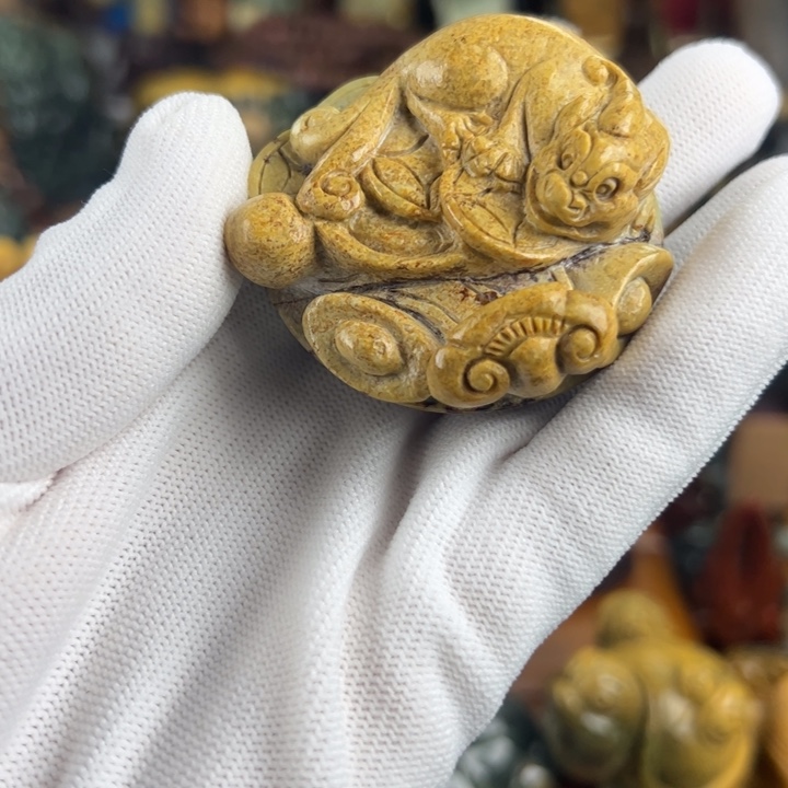 岫岩河磨玉（透闪石质玉）把件未镶嵌