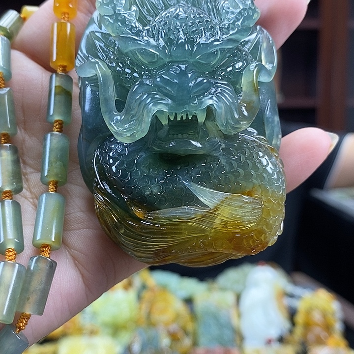 蛇纹石玉未镶嵌颈饰