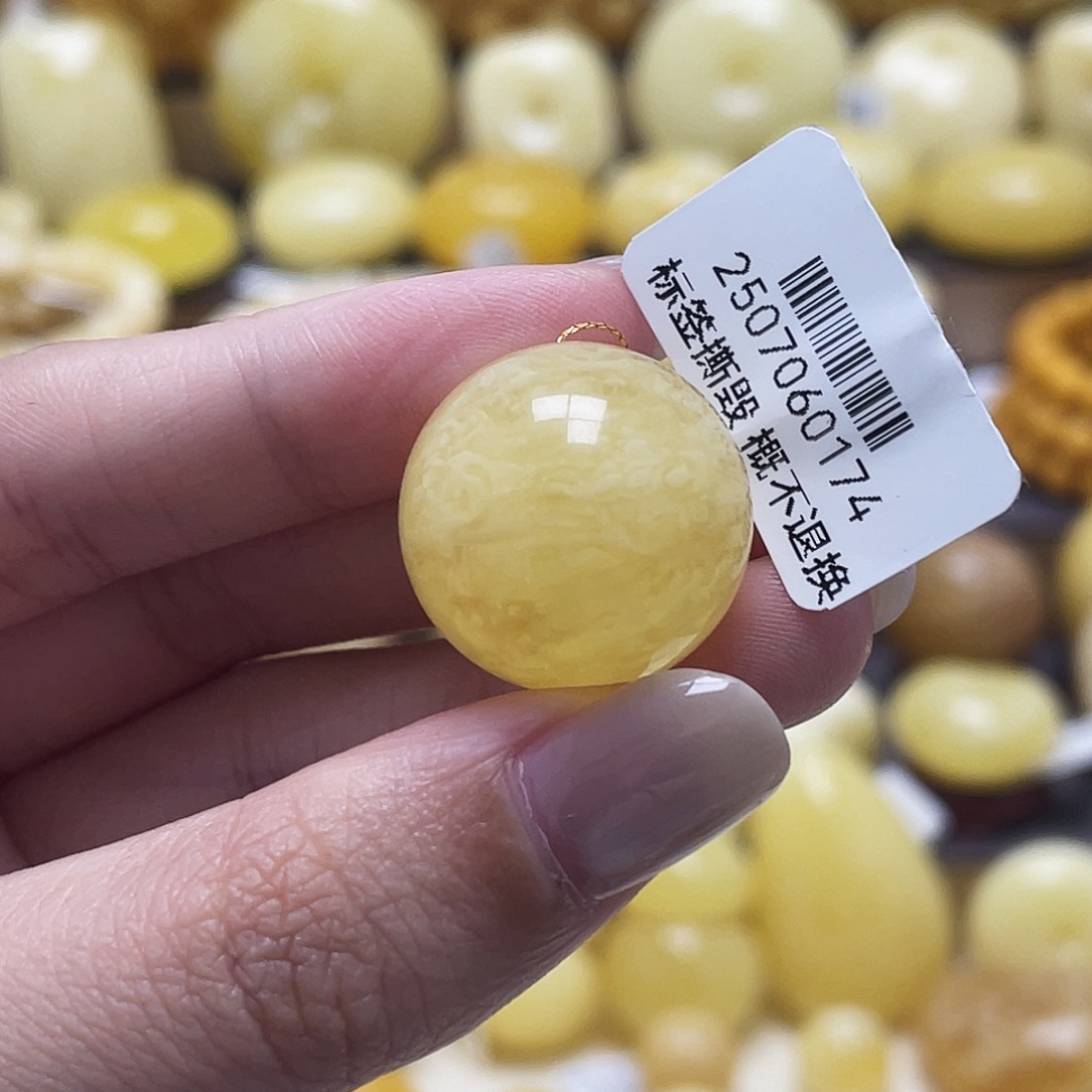 琥珀未镶嵌裸石20mm瑕