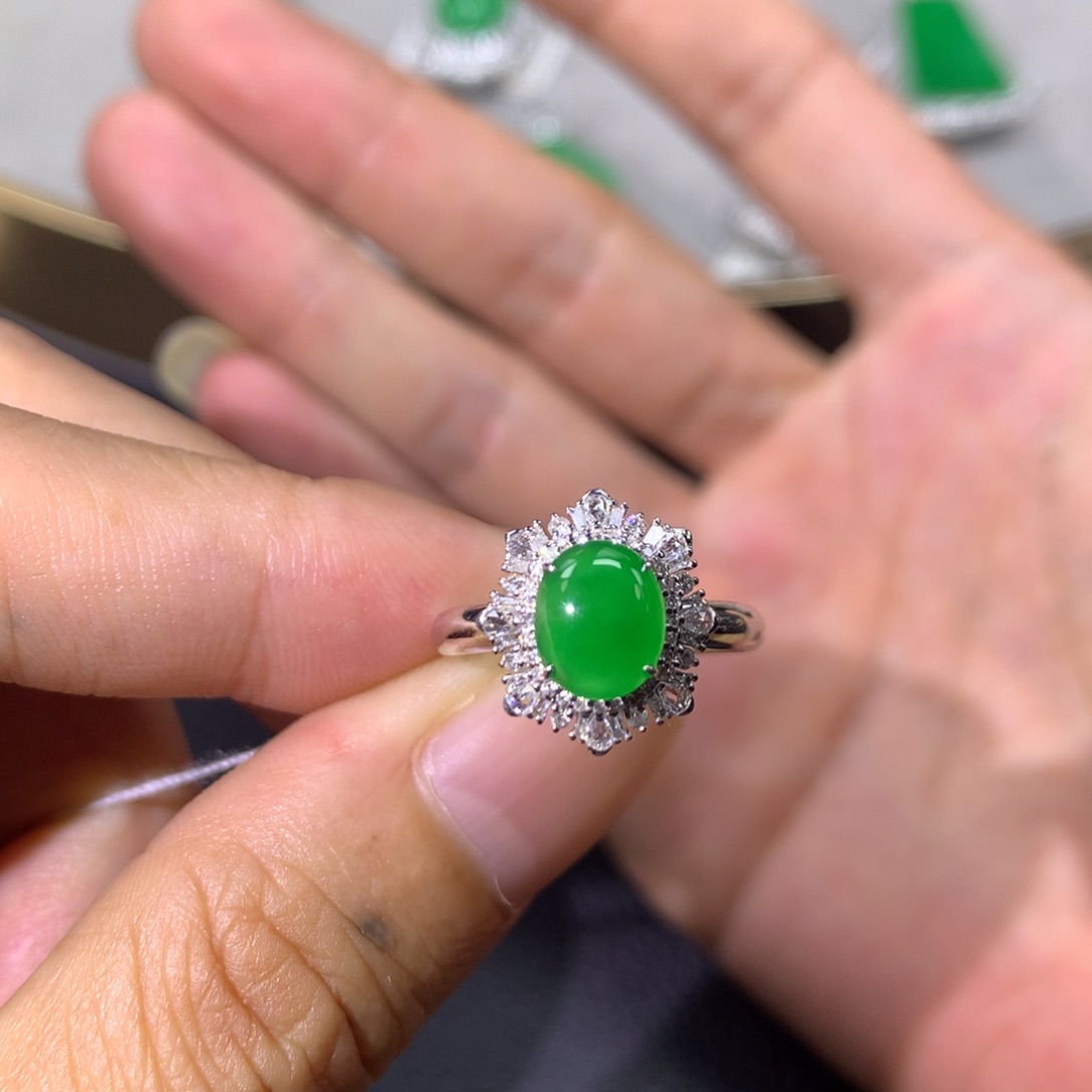 翡翠戒指18K金镶嵌翡翠