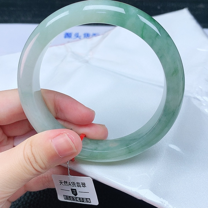 翡翠手镯未镶嵌58圈
