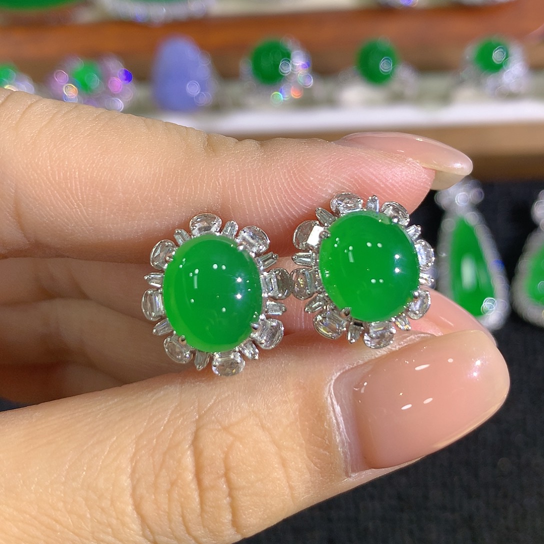 翡翠18K金镶嵌耳饰蛋面耳包