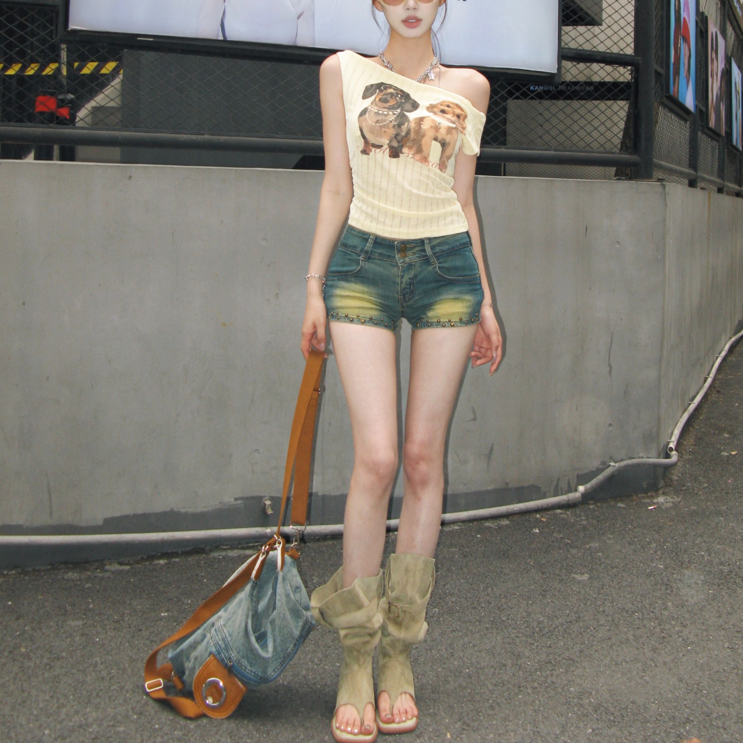 婉君【涩谷腿精】夏季辣妹铆钉显瘦显高牛仔短裤LWJ25A1K962