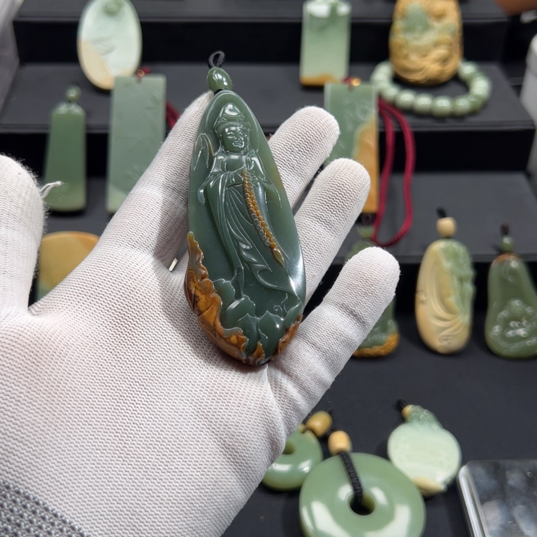 岫岩河磨玉（透闪石质玉）颈饰未镶嵌蕙****涛