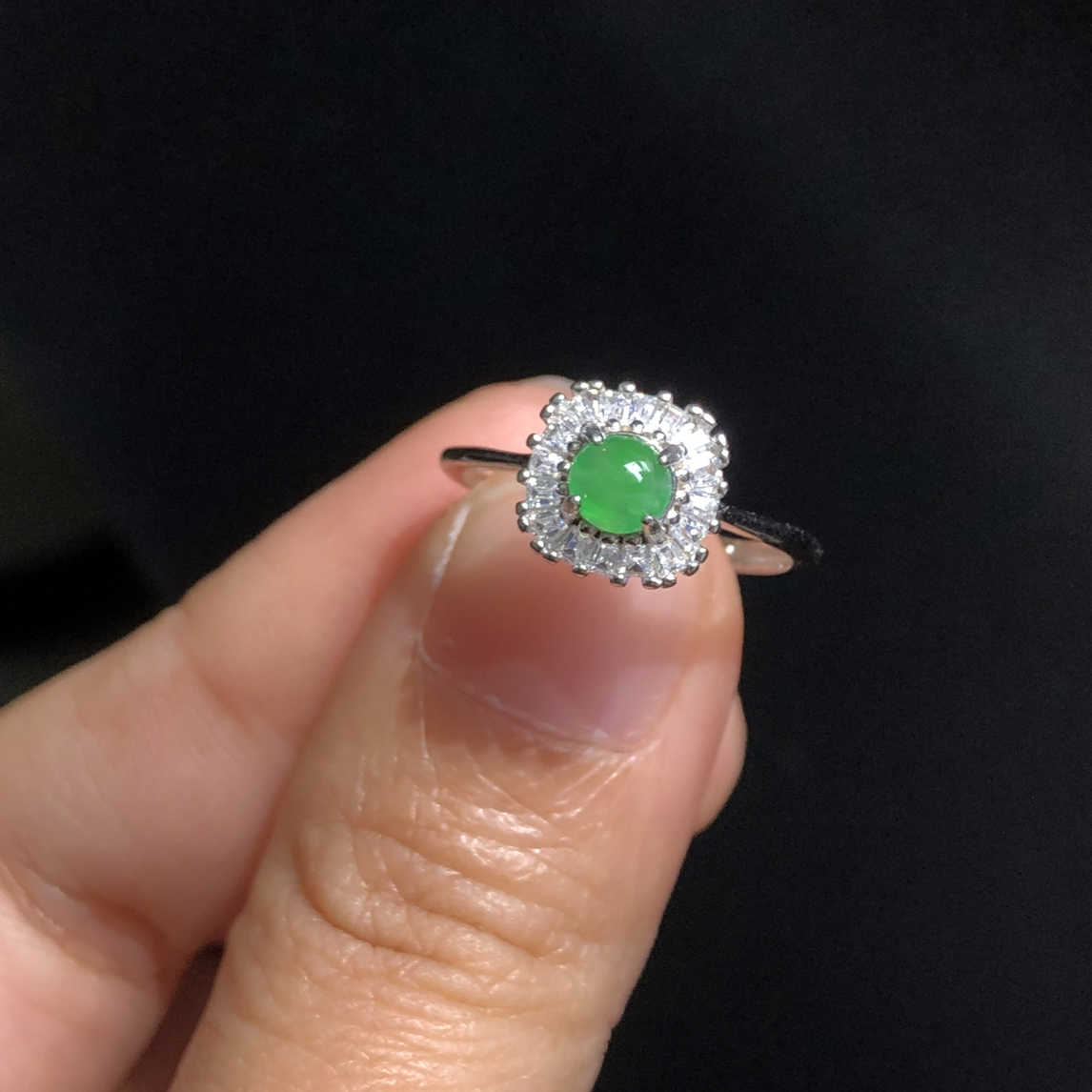 缅甸天然a货翡翠满绿蛋面戒指（不含模特手）