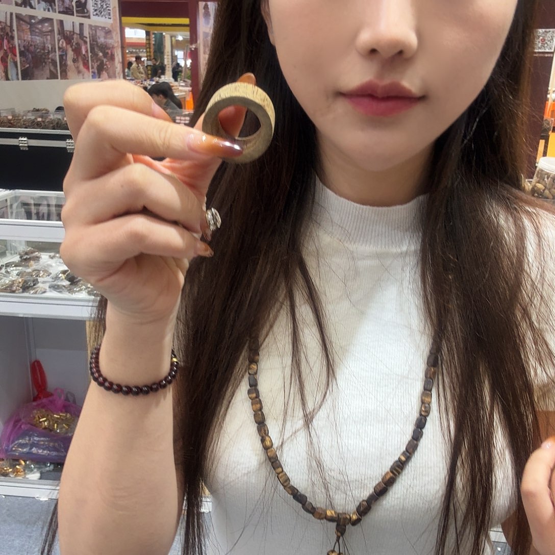 沉香碎屑沉香达拉干戒指