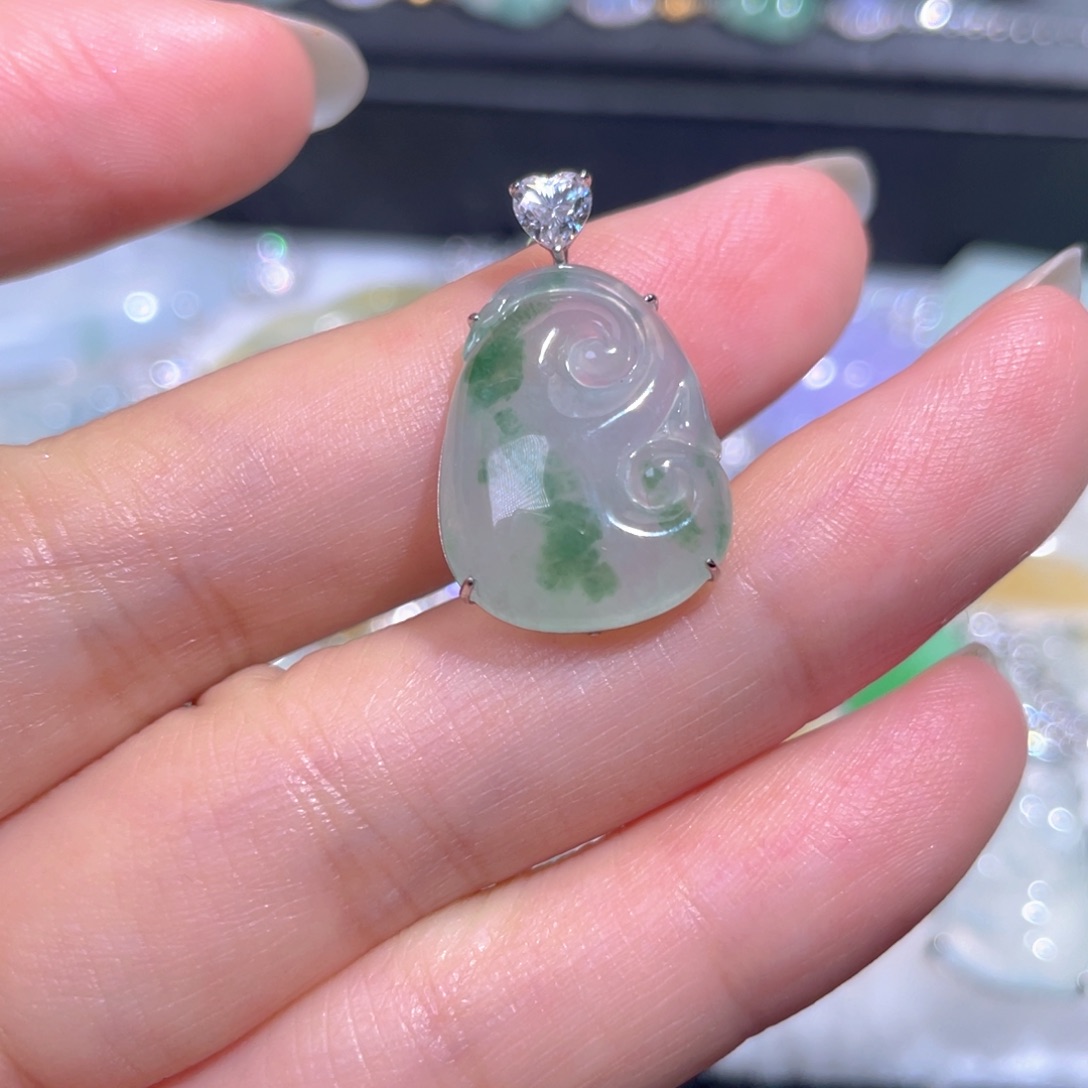 颈饰18K金镶嵌翡翠翡翠