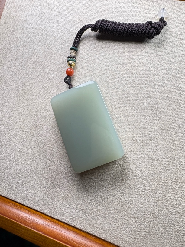 天然和田玉新疆且末料平安无事牌打灯无结构