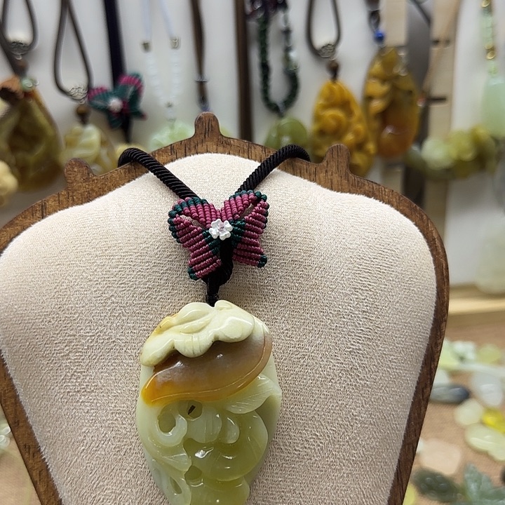 岫玉合金颈饰事事如意