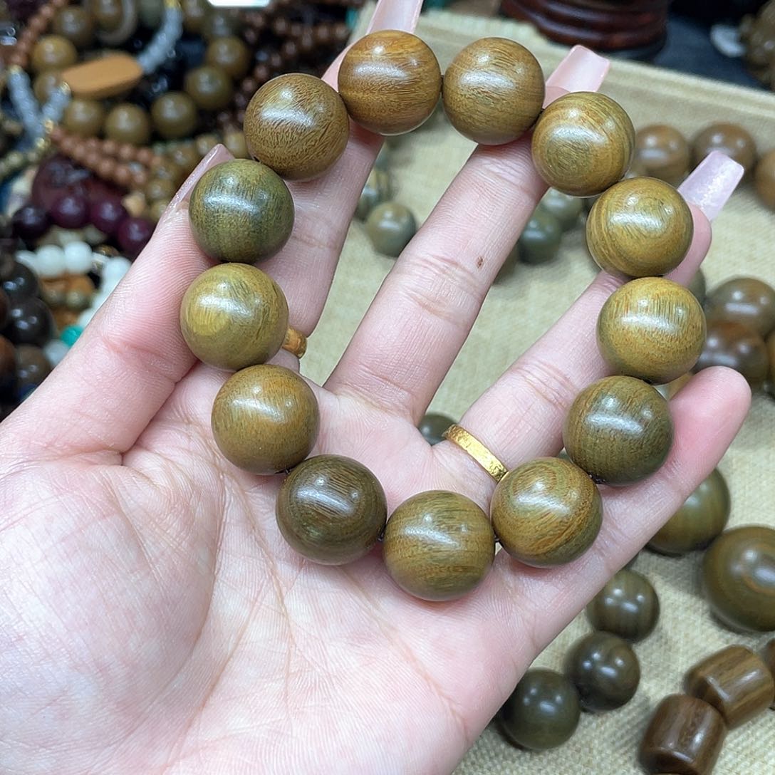 维腊木（绿檀）无事牌