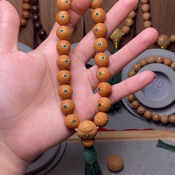 哈***哈凤眼菩提手串12mm➕绿宝石镶嵌