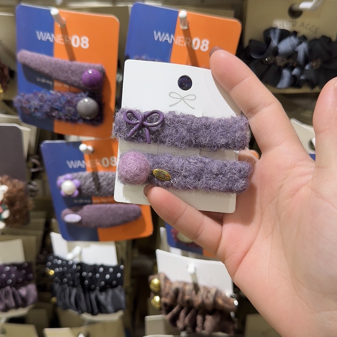 布艺非金属紫色毛球鸭架