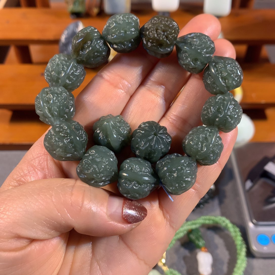 和田玉（糖玉）颈饰未镶嵌船**摩