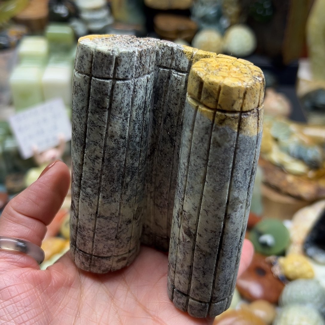 岫岩河磨玉（透闪石质玉）未镶嵌颈饰河磨玉摆件书