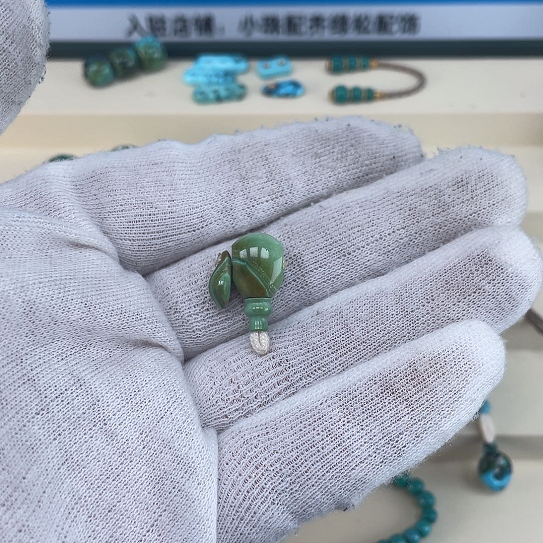 绿松石未镶嵌珠宝奇石高瓷水波纹三通，对孔卡9.5mm