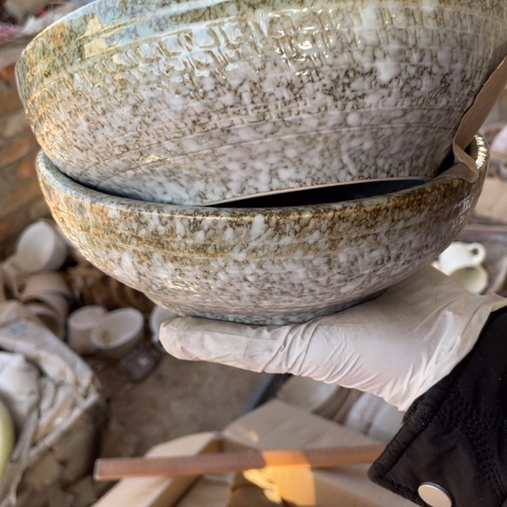 摆件陶瓷盘子碗砂锅都有