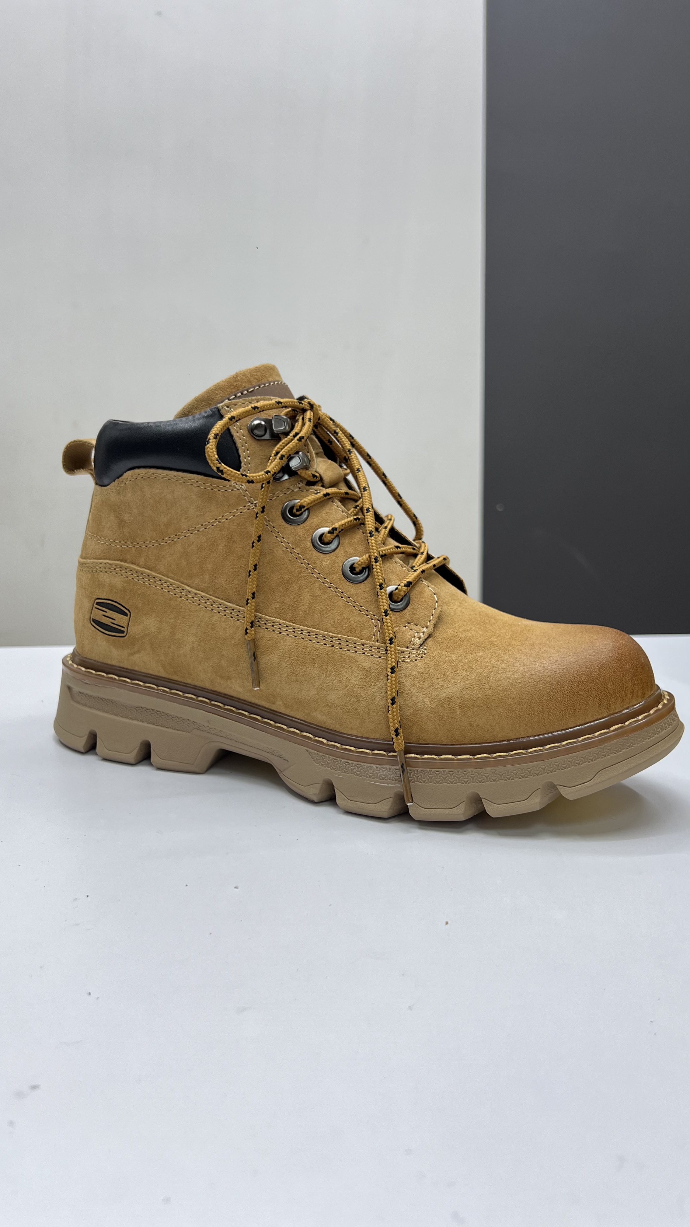 秋冬户外马丁靴英伦复古风真皮靴子休闲潮流百搭机车工装增高靴