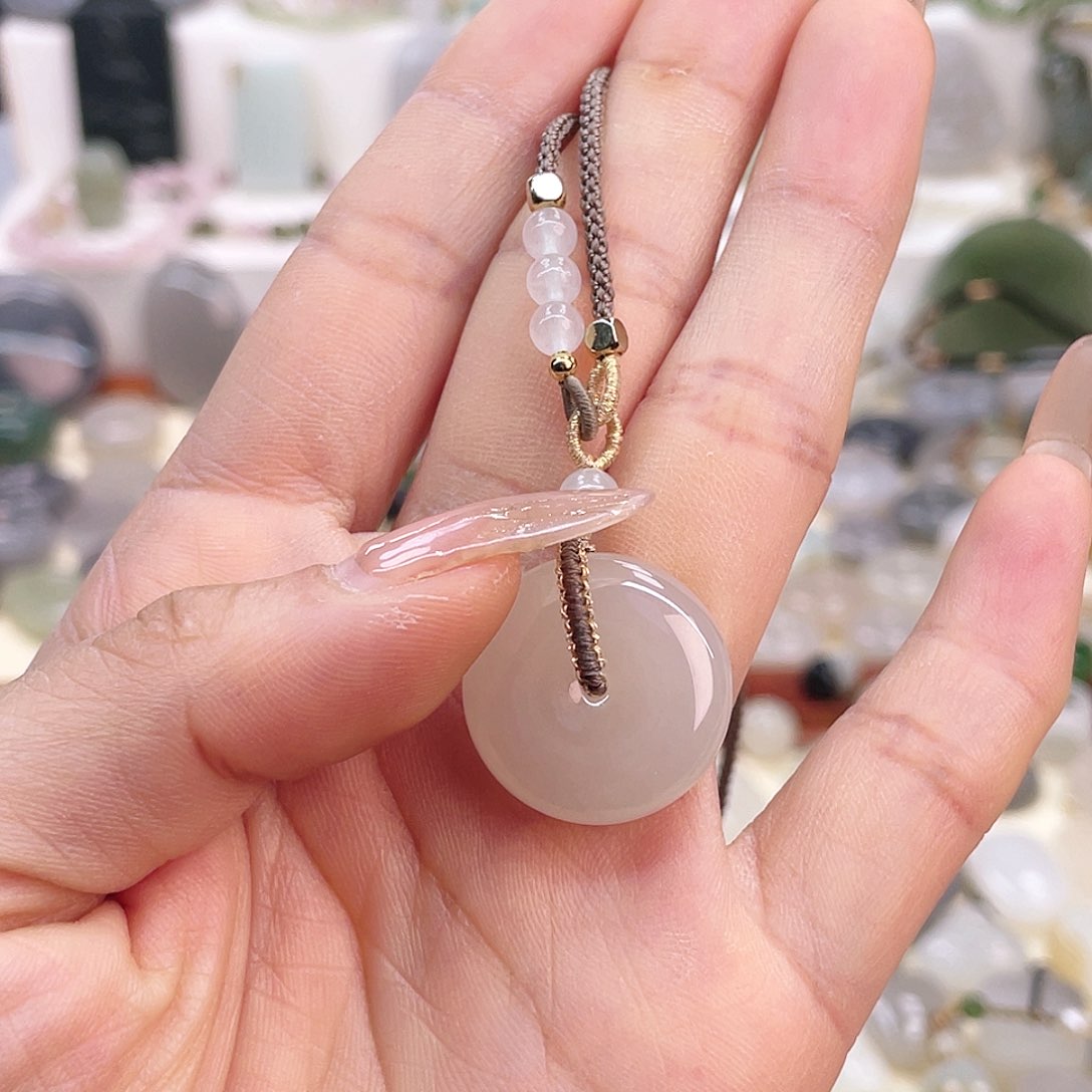 【闪购商品】和田玉吊坠(赠链)未镶嵌